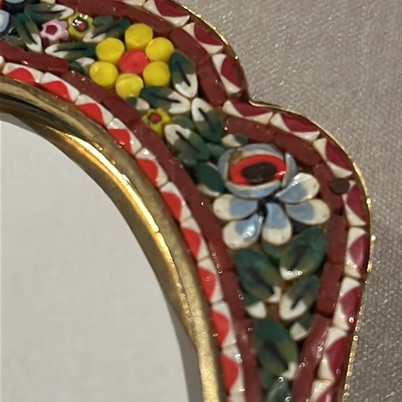 Vintage MICRO MOSAIC Italian Scalloped Easel Frame Floral with Oval Opening - Picture 3 of 15